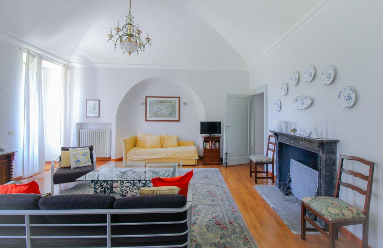 Bel Faggio Rosso Apartment Menaggio Bagian luar foto